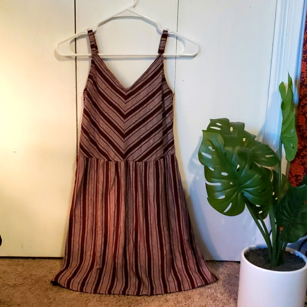 Universal Thread sundress with adjustable straps, size XS.